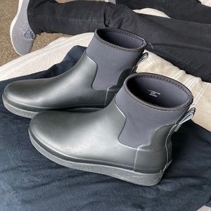 Hunter Chelsea rain boots size 9 black